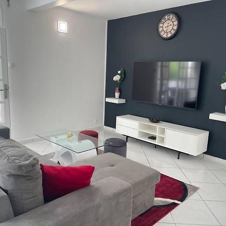 Kay Johanna Les Abymes Extérieur photo