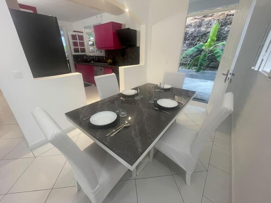 Kay Johanna Les Abymes Extérieur photo